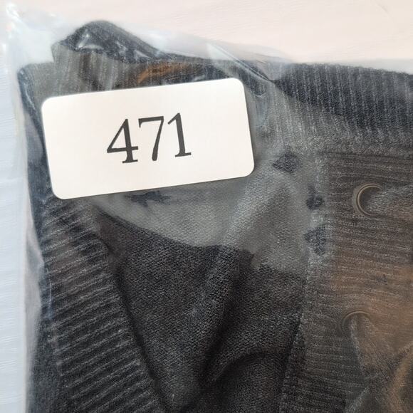 Disney Snow White Dripping Apple Sweater Womens 1X Gray Green Sequin Spooky Top - Picture 13 of 13